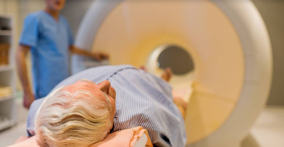 ¡Adiós al examen de próstata tradicional! Una nueva prueba podría detectar 40.000 casos al año